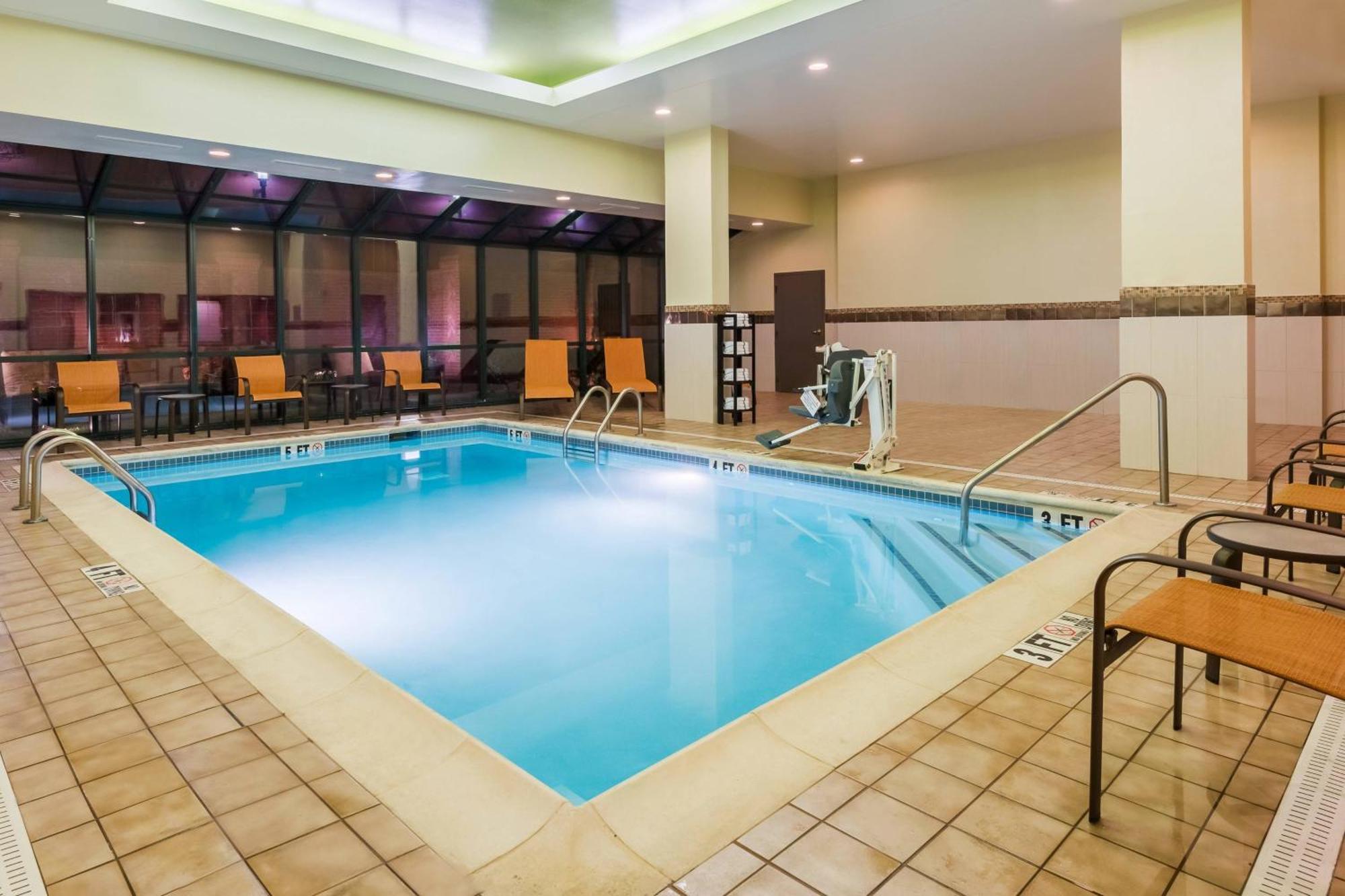 Courtyard By Marriott Chattanooga Downtown Bagian luar foto