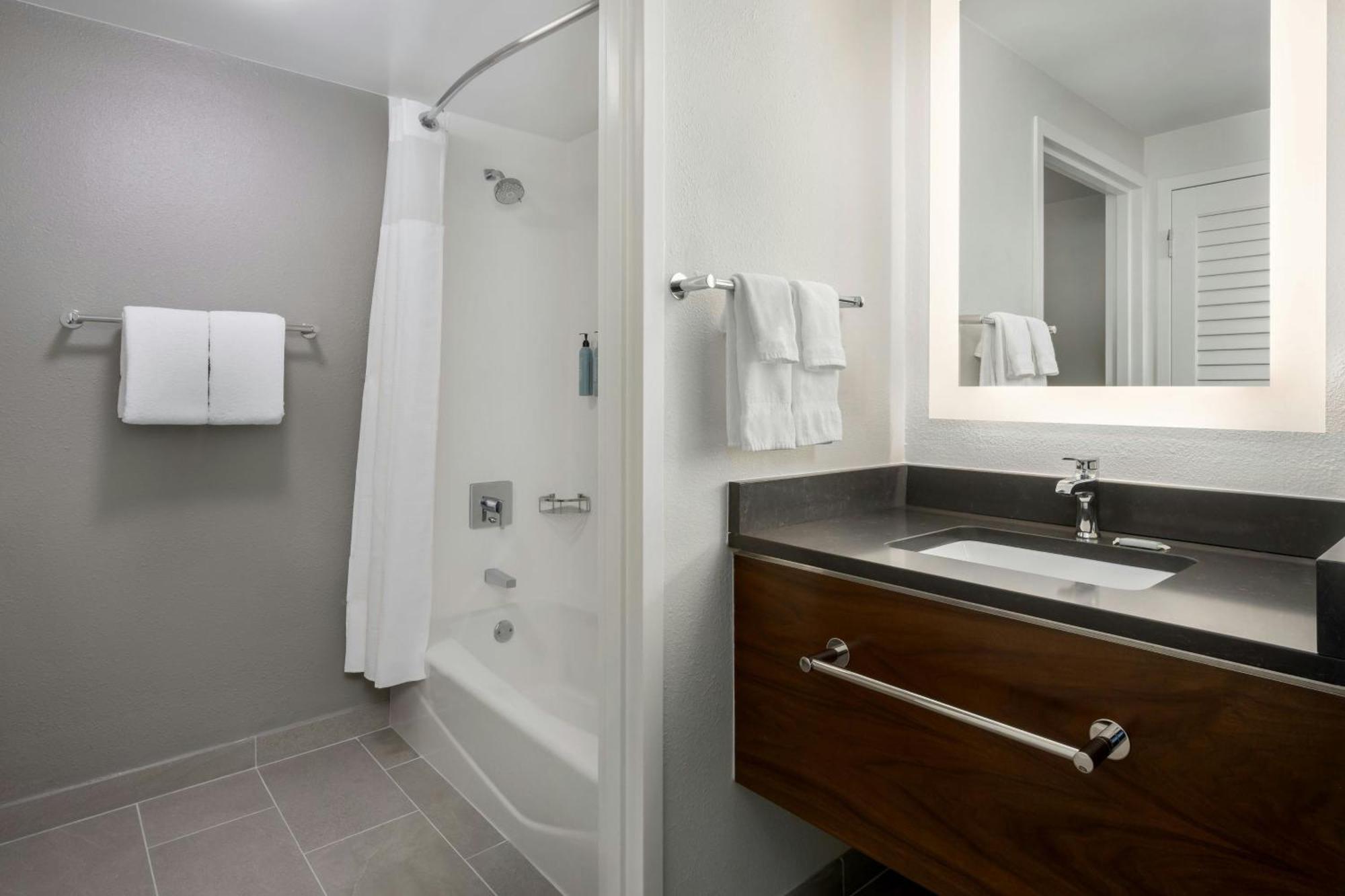 Courtyard By Marriott Chattanooga Downtown Bagian luar foto