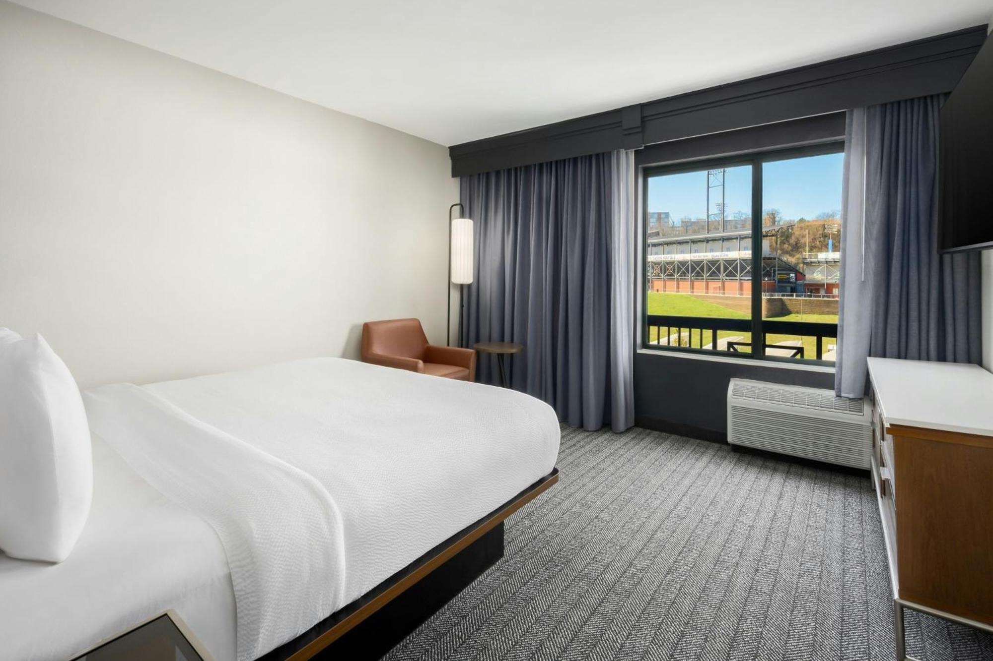 Courtyard By Marriott Chattanooga Downtown Bagian luar foto