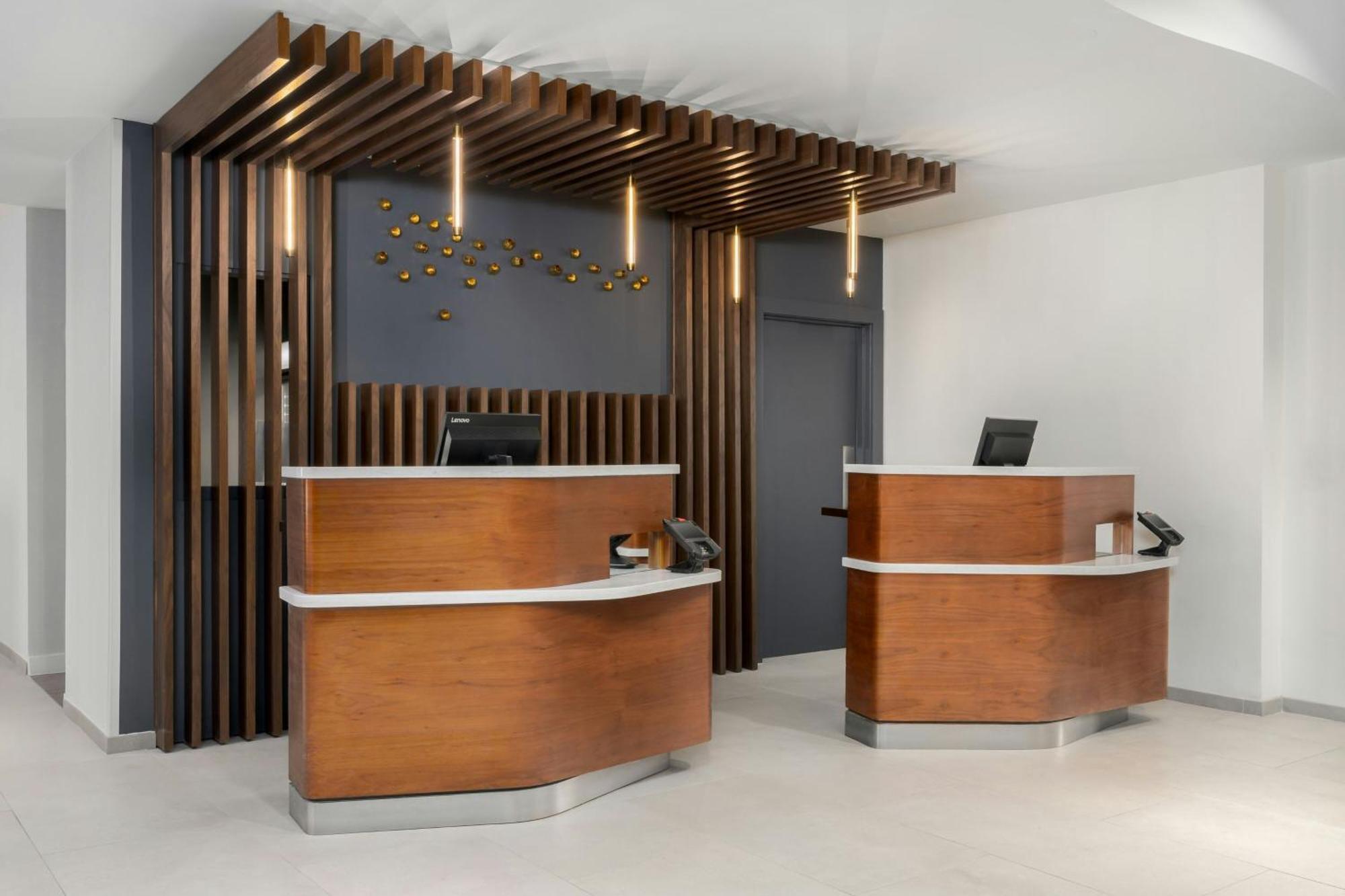 Courtyard By Marriott Chattanooga Downtown Bagian luar foto